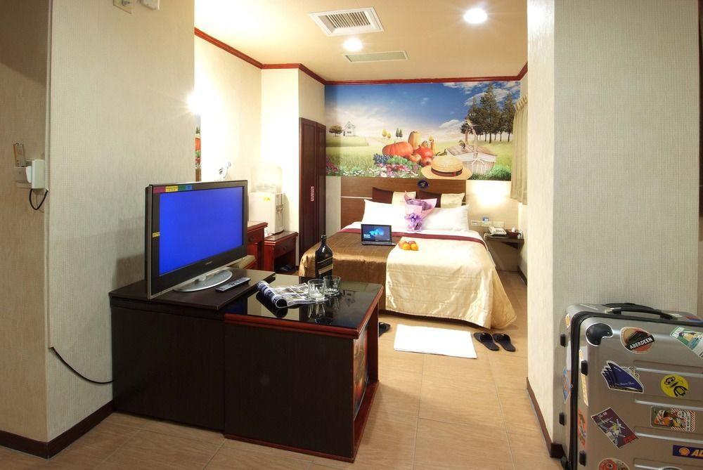 Golden Swallow Hotel Hsinchu Esterno foto