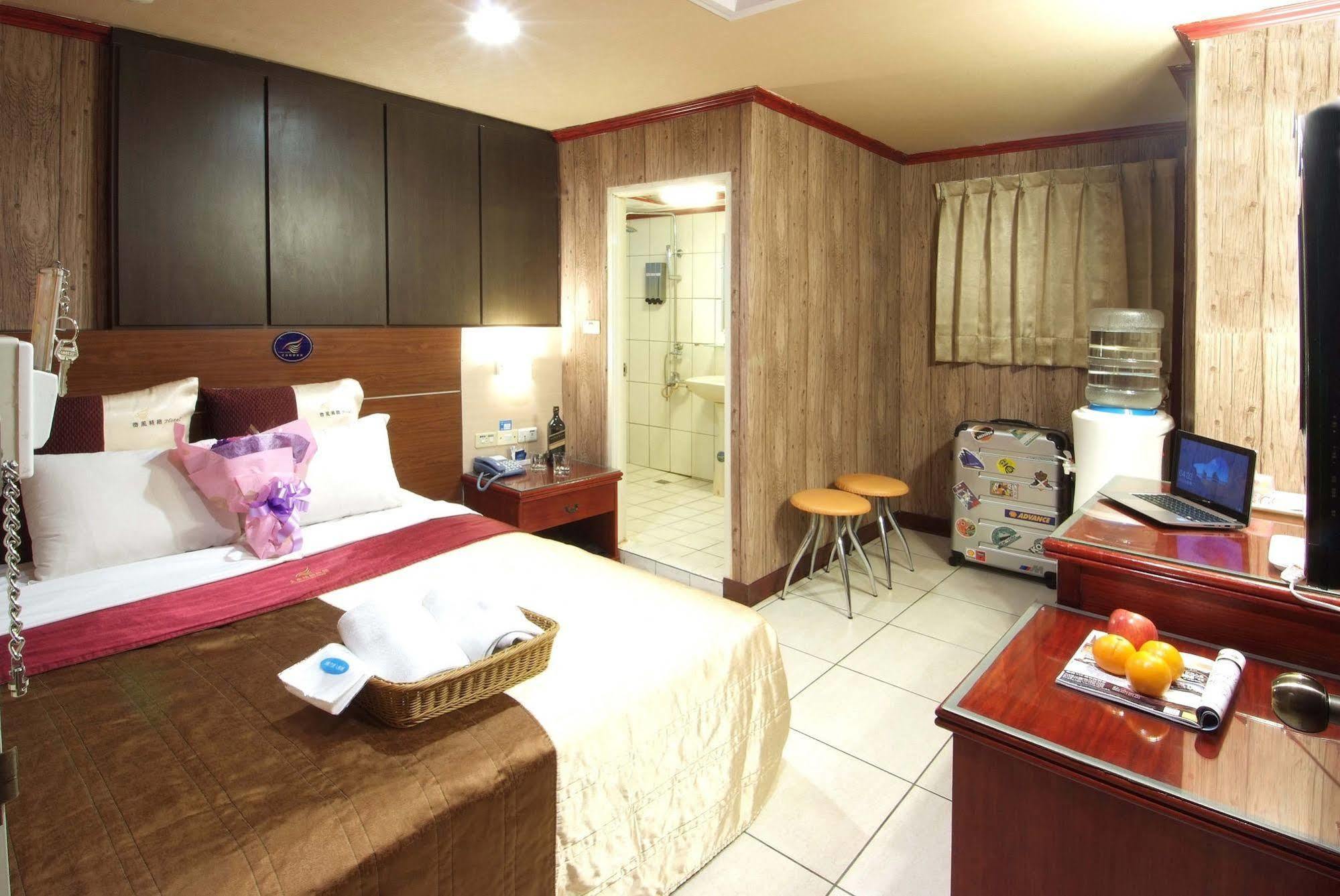 Golden Swallow Hotel Hsinchu Esterno foto