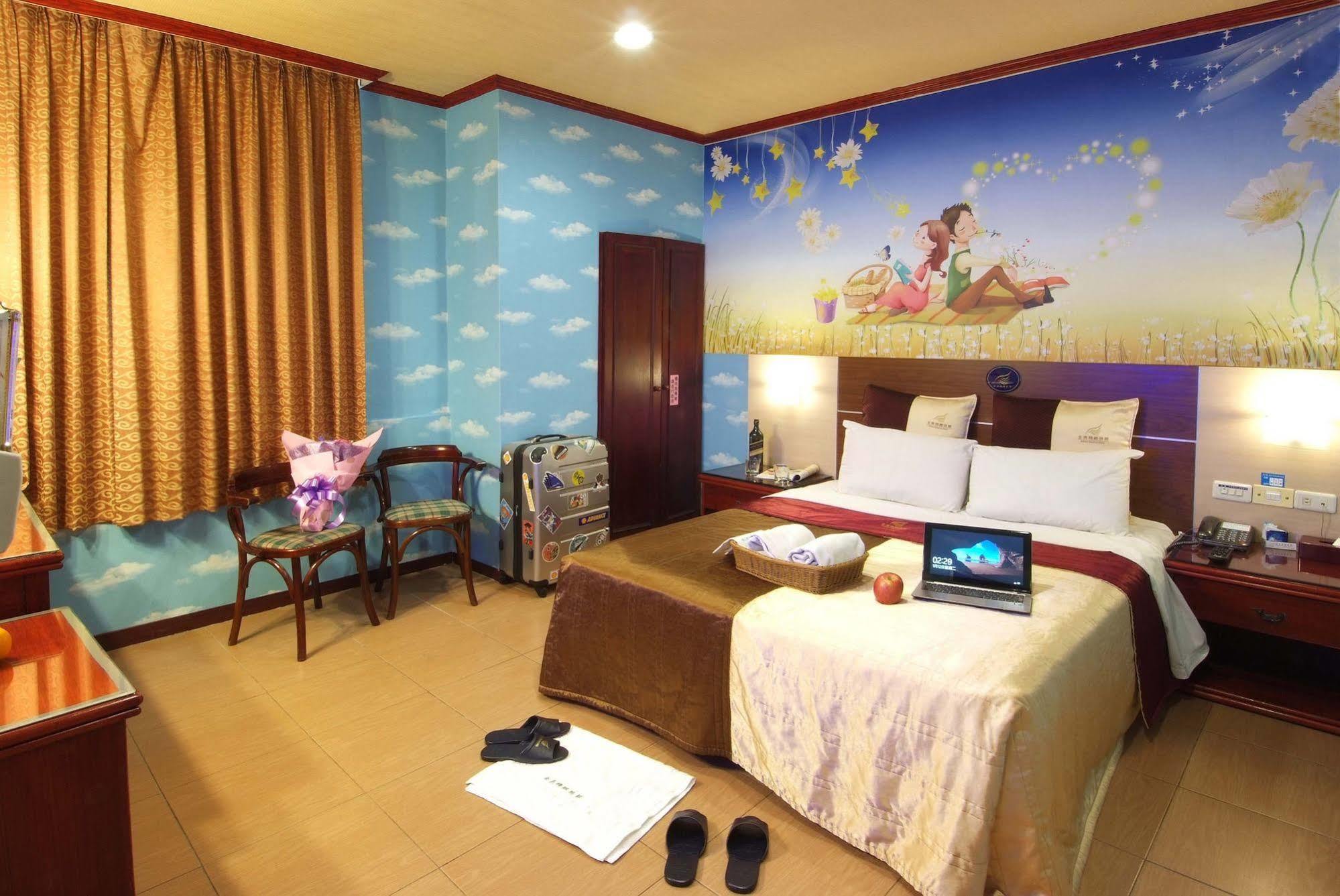 Golden Swallow Hotel Hsinchu Esterno foto
