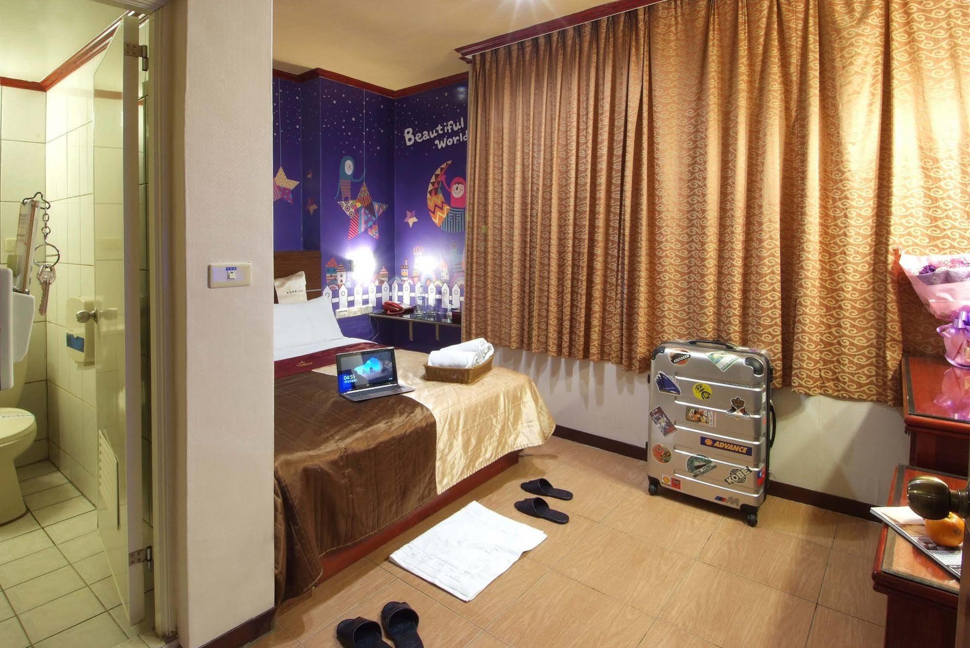 Golden Swallow Hotel Hsinchu Esterno foto