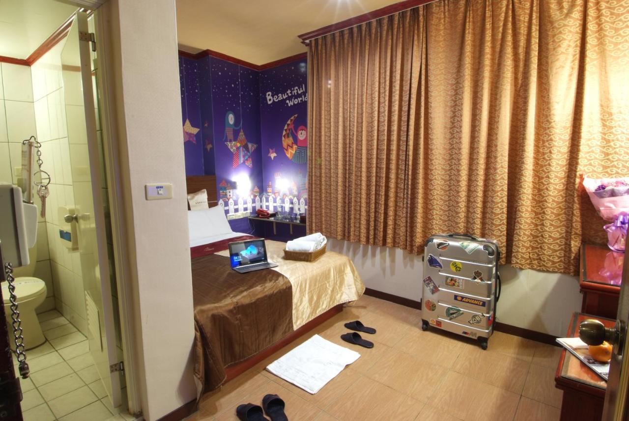 Golden Swallow Hotel Hsinchu Esterno foto