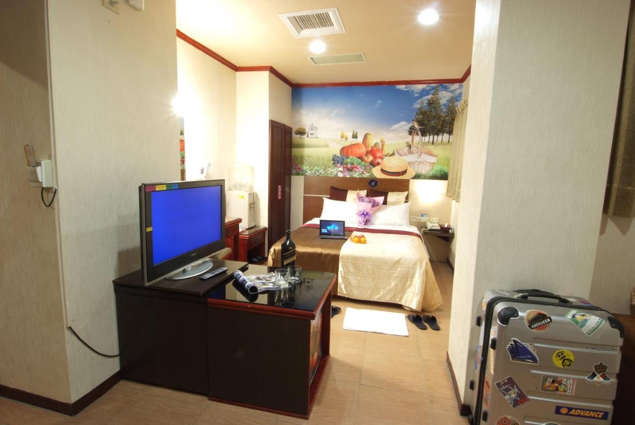 Golden Swallow Hotel Hsinchu Esterno foto